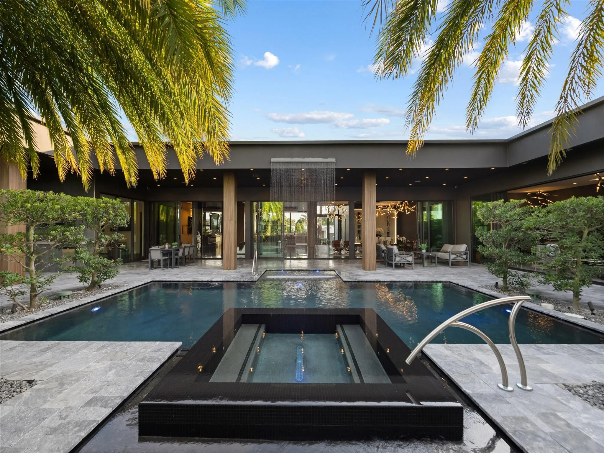 Indoor Outdoor Living through Walls of Glass