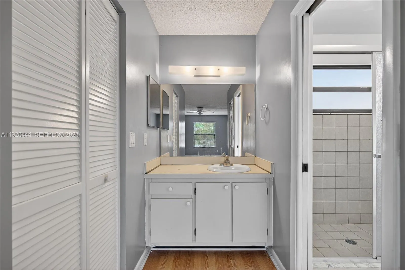 Photo 34