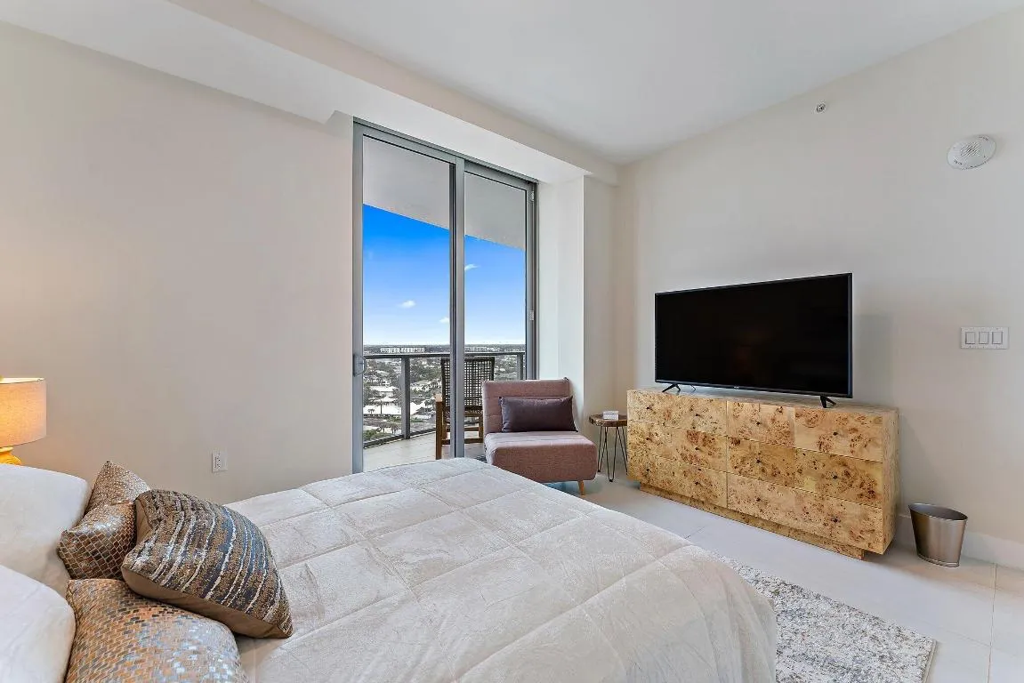 016-3100NOceanDr-1501-SingerIsland-SMALL