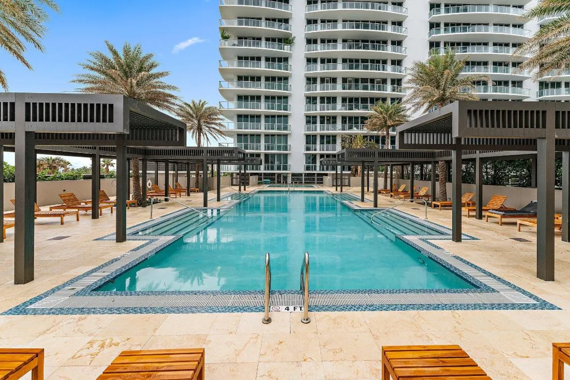 042-3100NOceanDr-1501-SingerIsland-SMALL