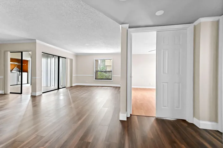 03 Living Room 01