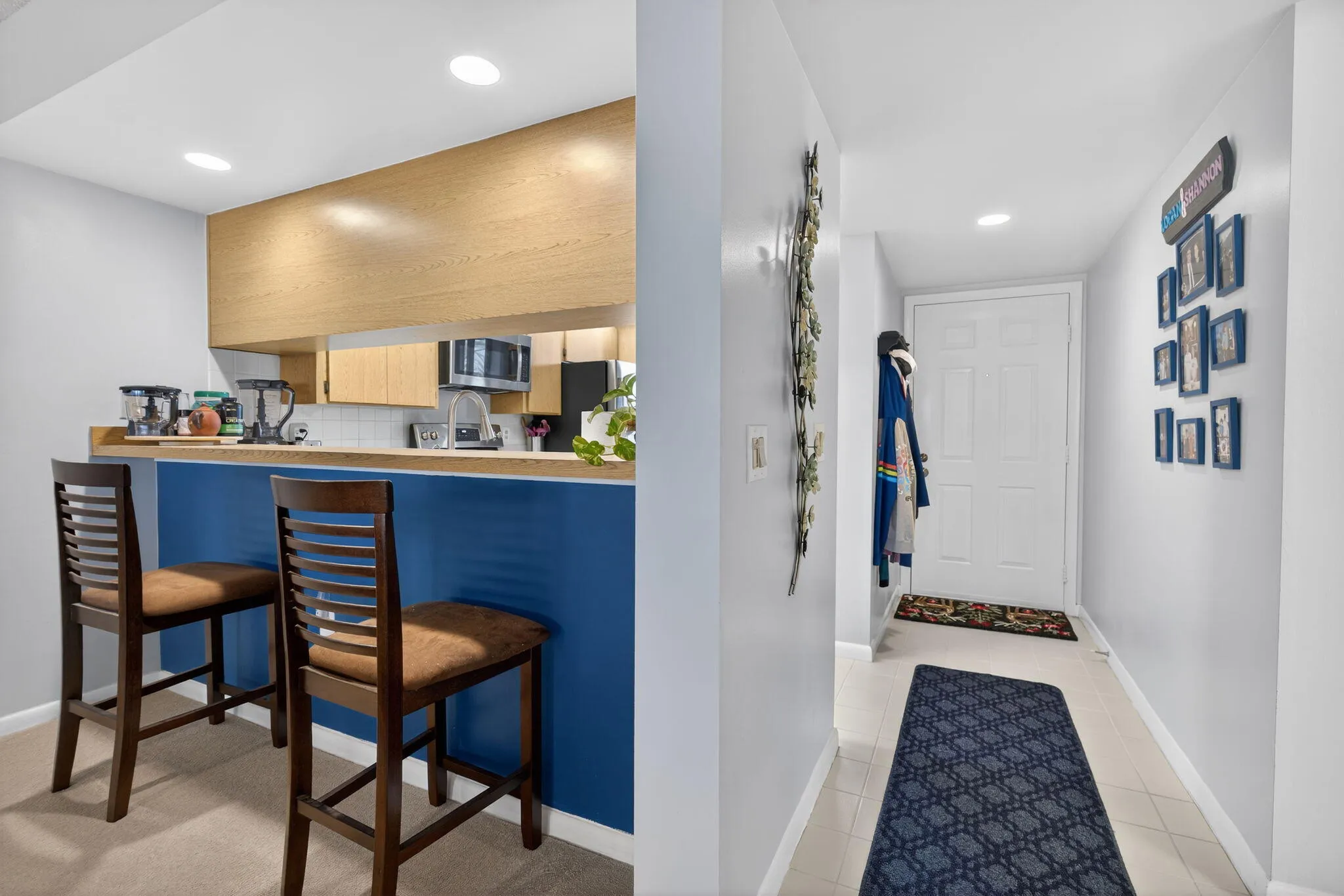 BREAKFAST BAR