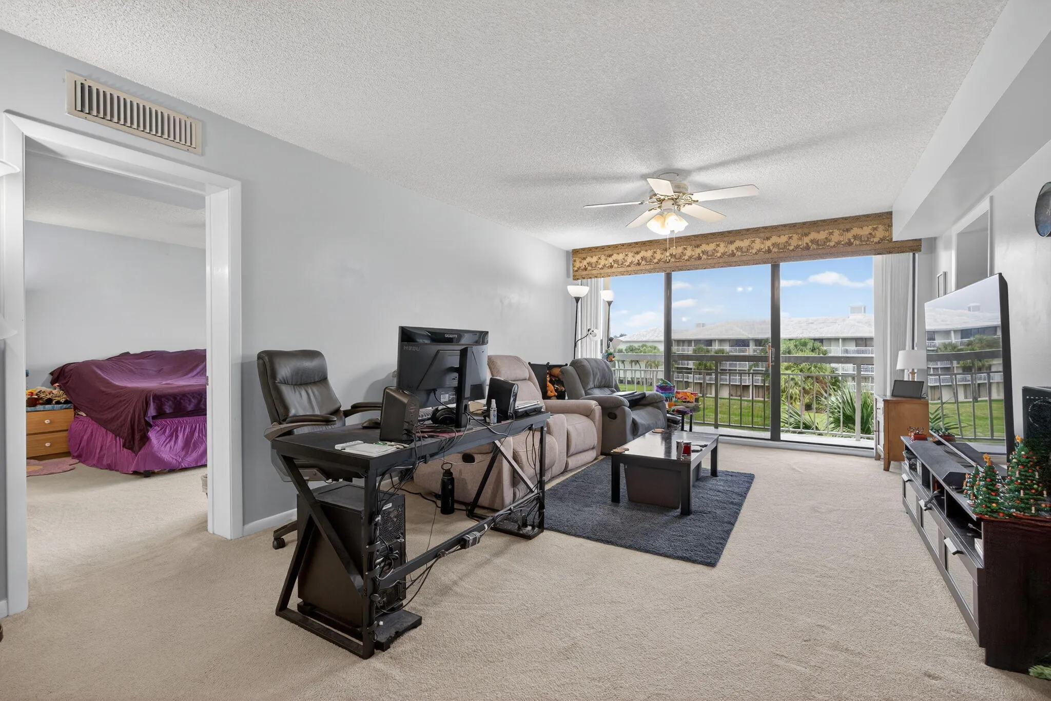 LIVING RM