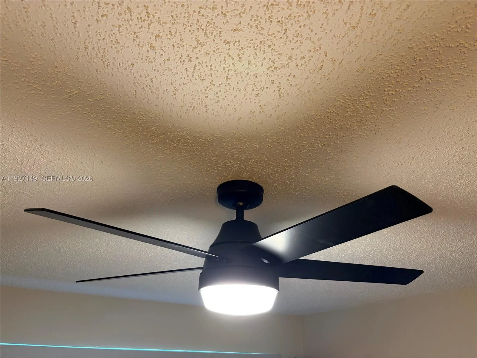 New remote lighted ceiling fan