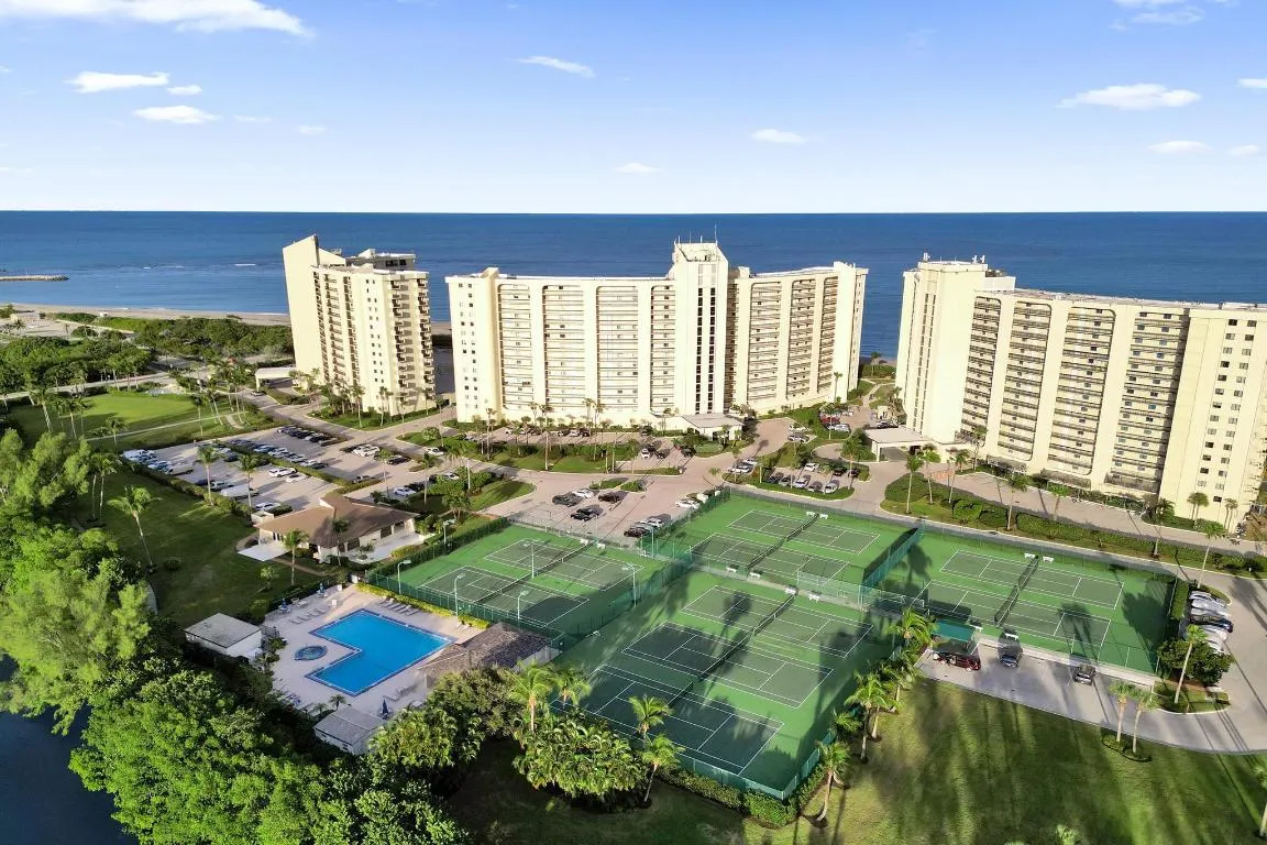 Ocean Trail Amenities & Jupiter Beach