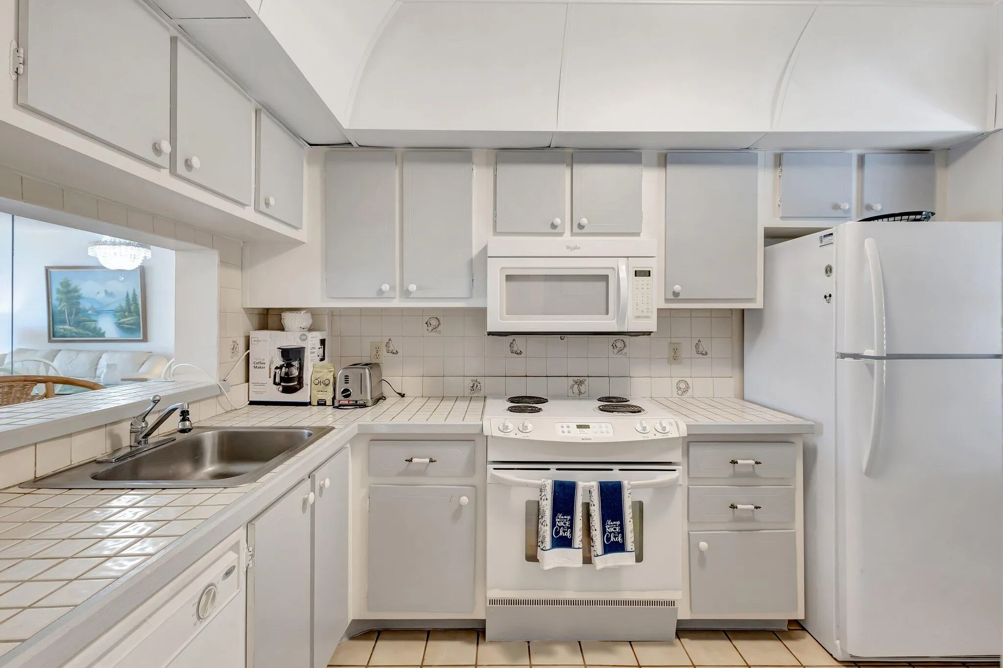 105 Paradise Harbour kitchen3