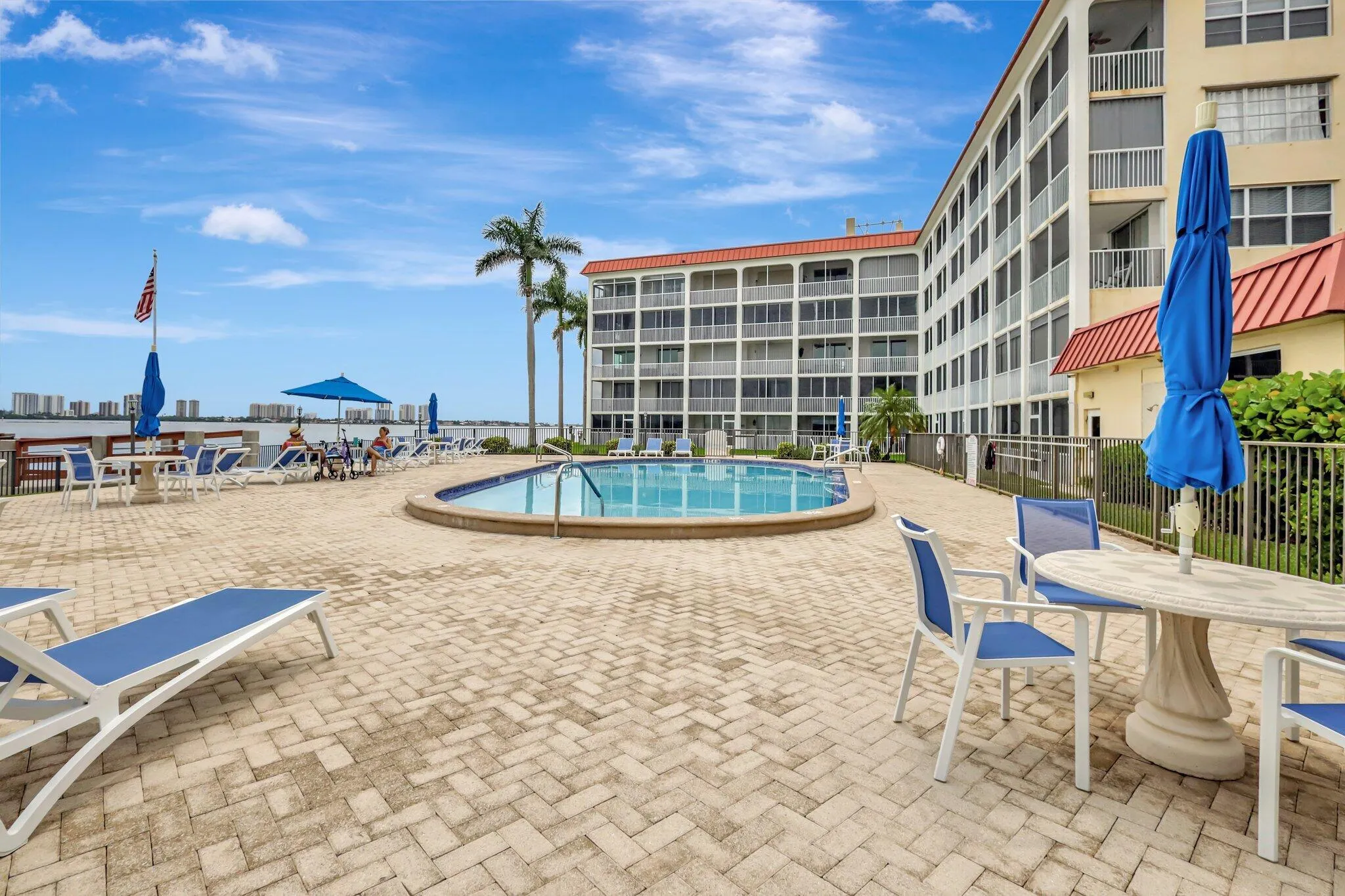 105 Paradise Harbour 307 swimming pool