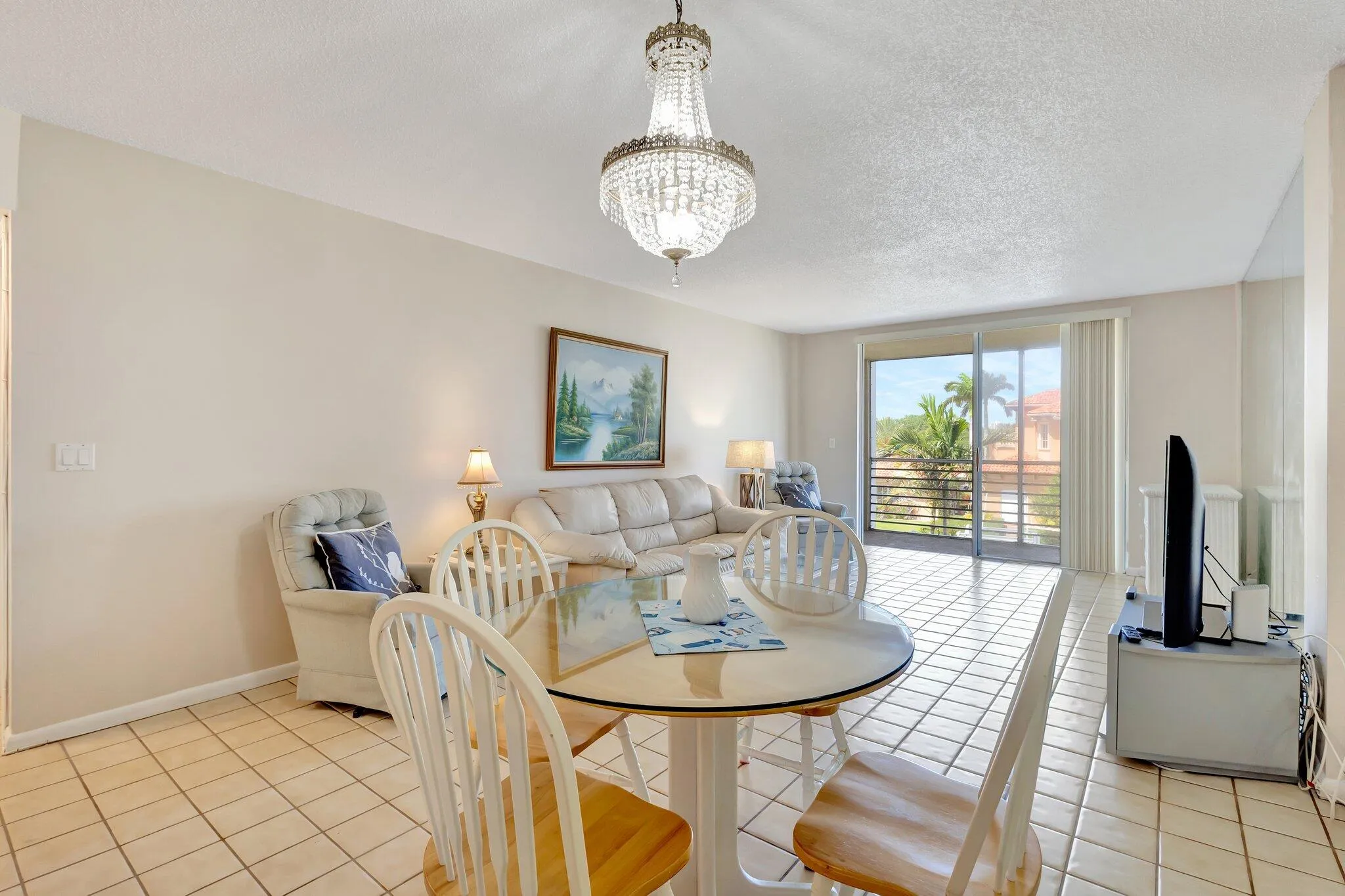 105 Paradise Harbour living room5