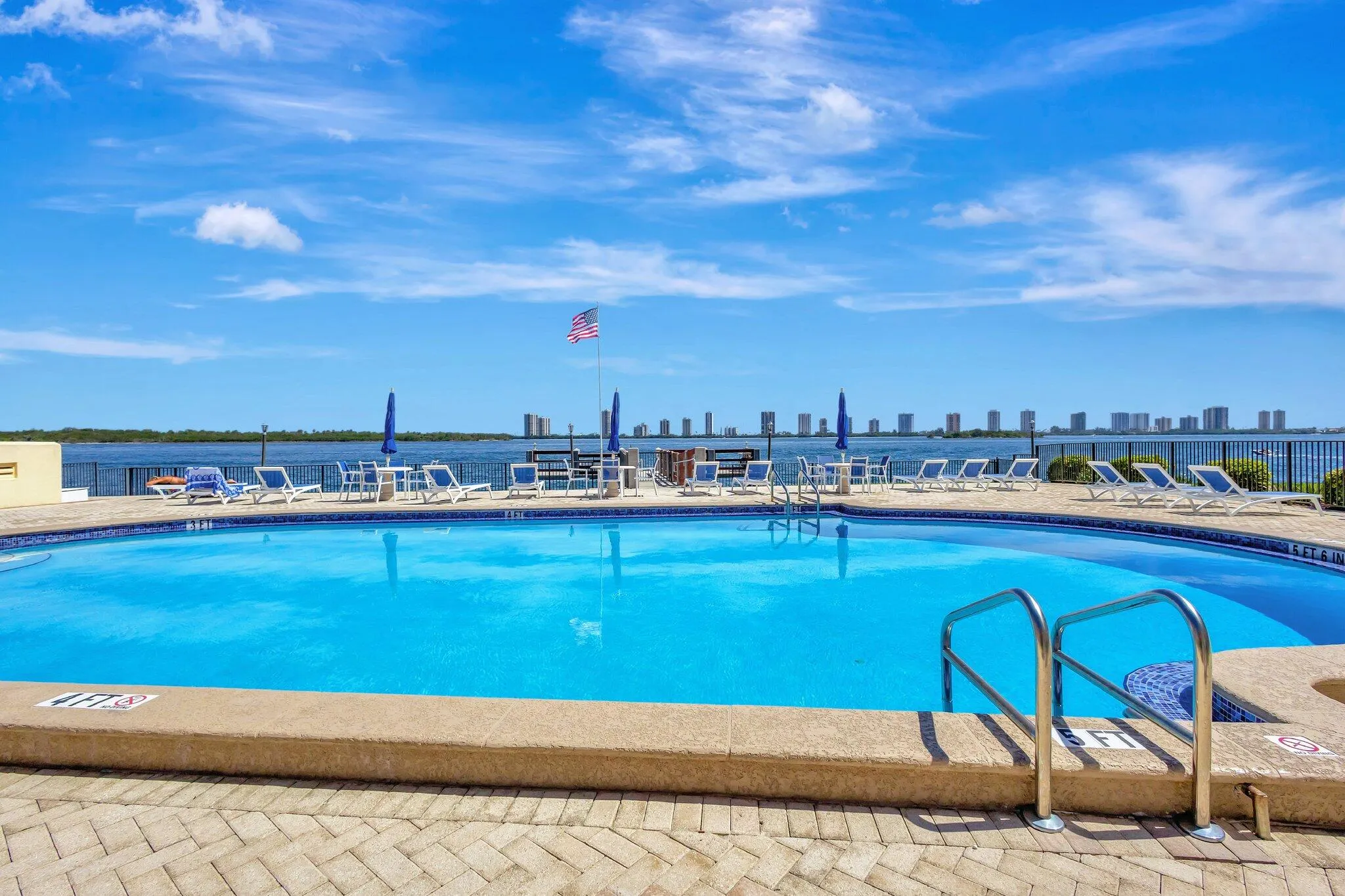 105 Paradise Harbour 307 swimming pool w