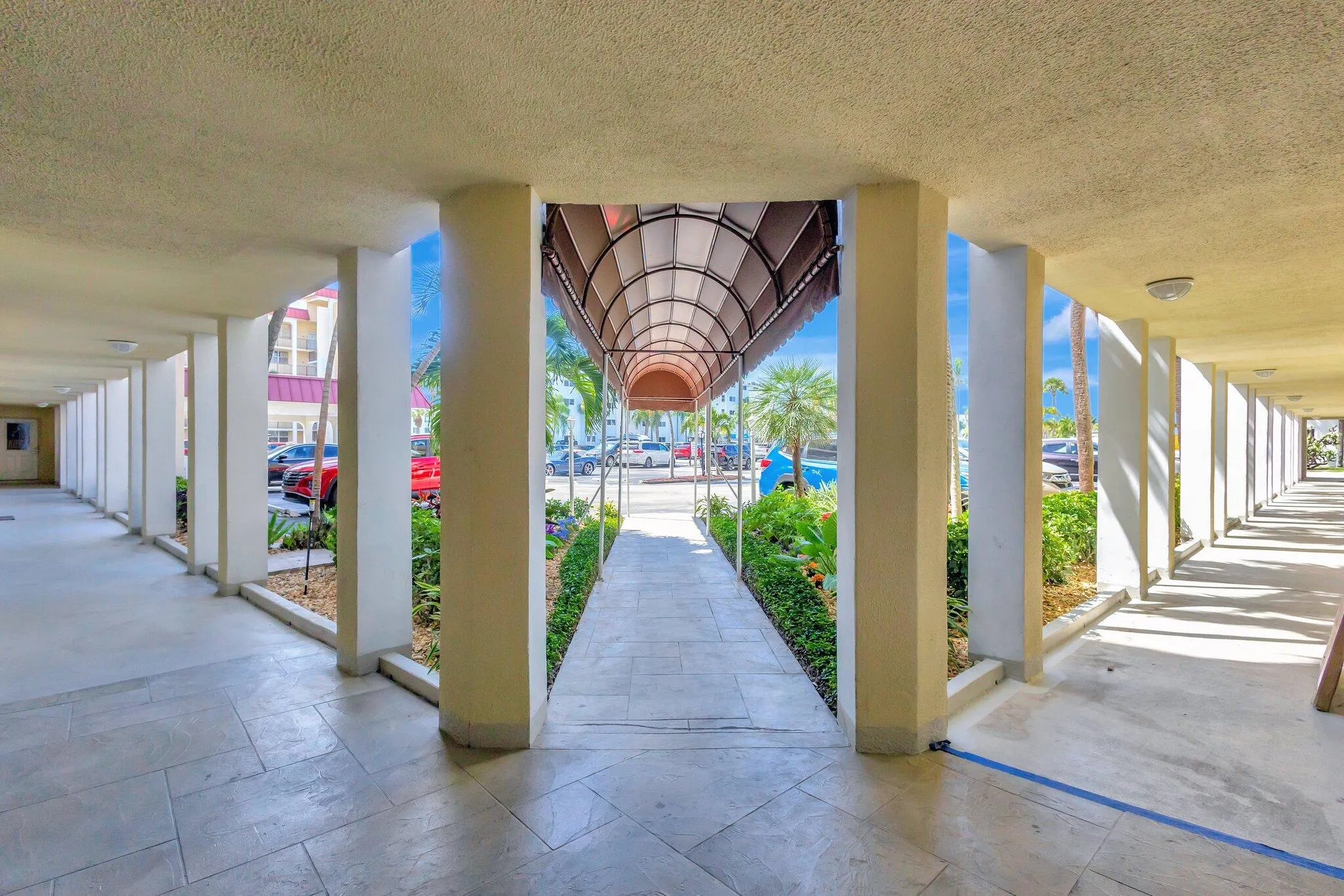 105 Paradise Harbour front side walk