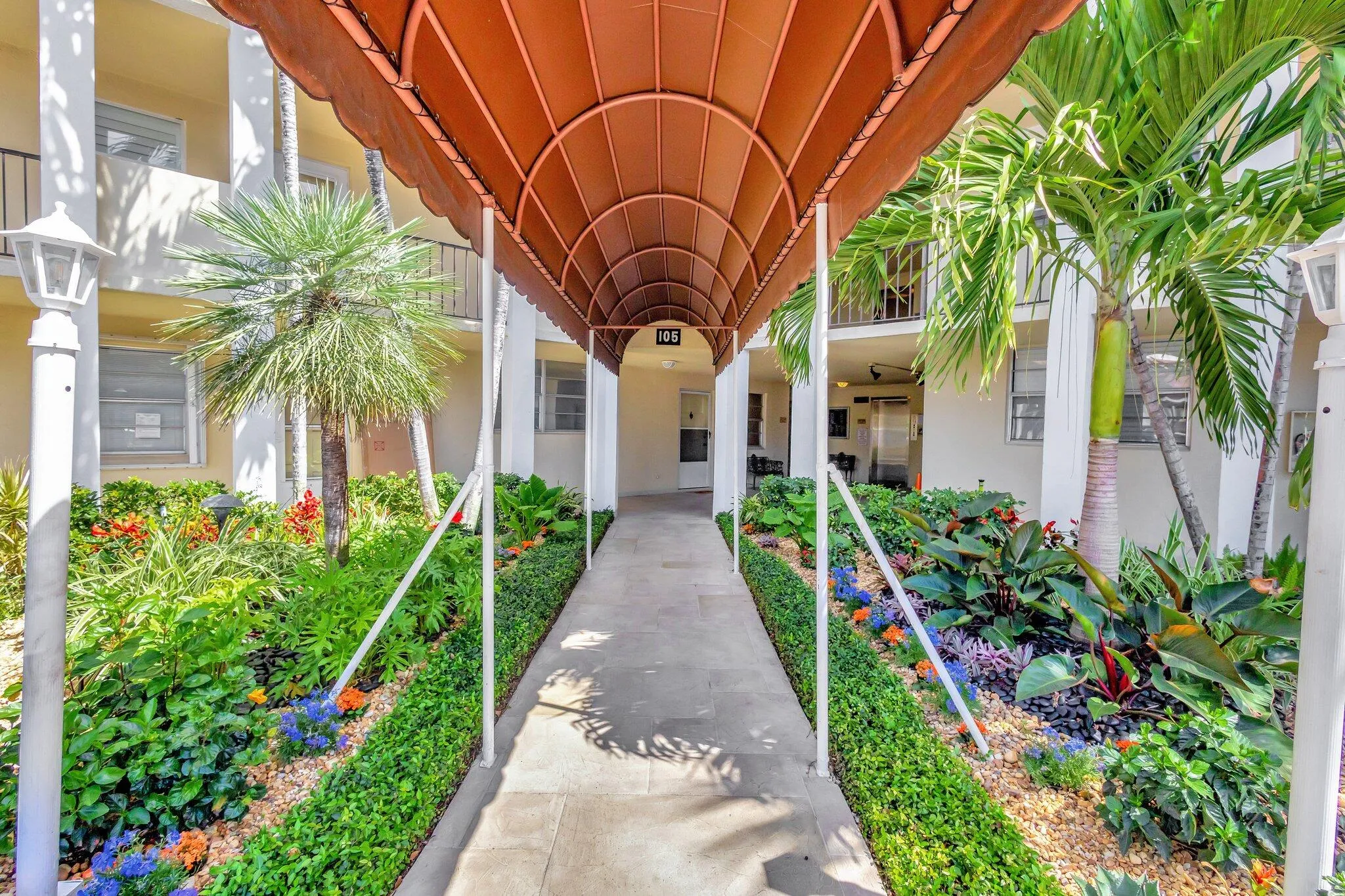 105 Paradise Harbour front entrence1