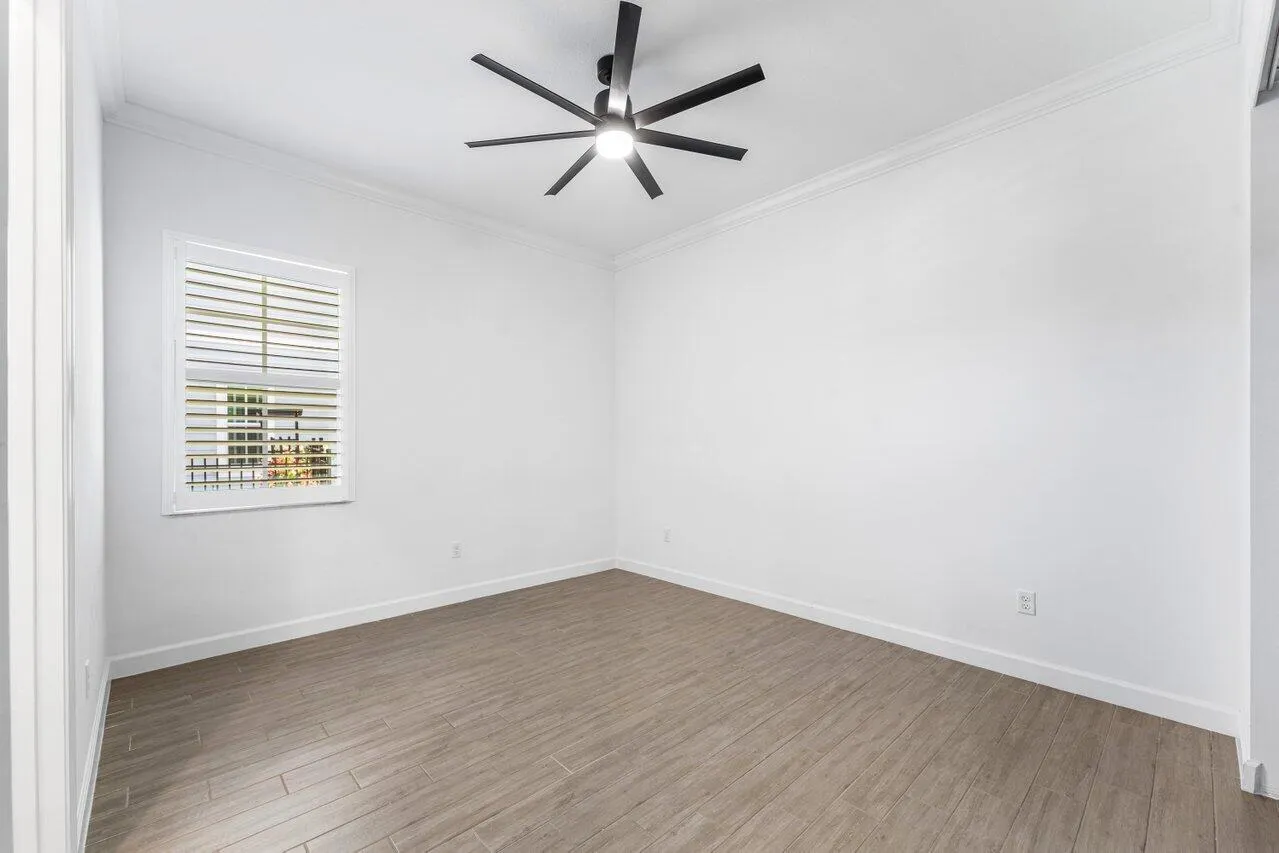 room connected to Jack and Jill