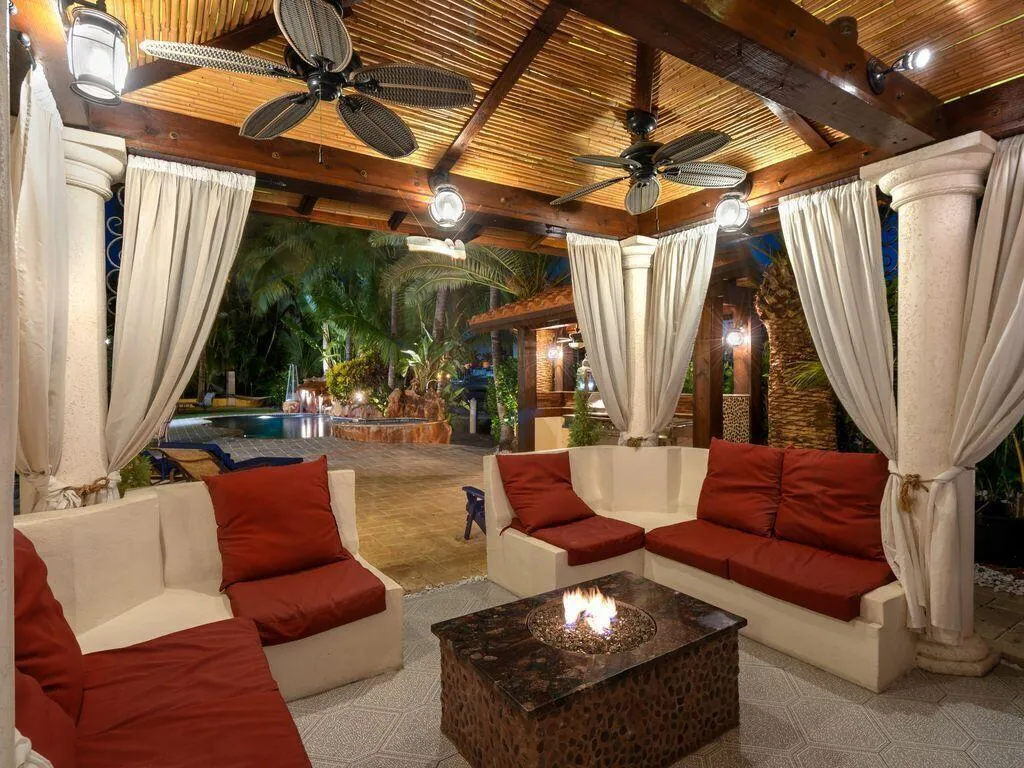 Tiki Bar