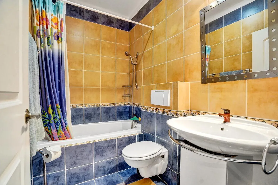Jill bathroom