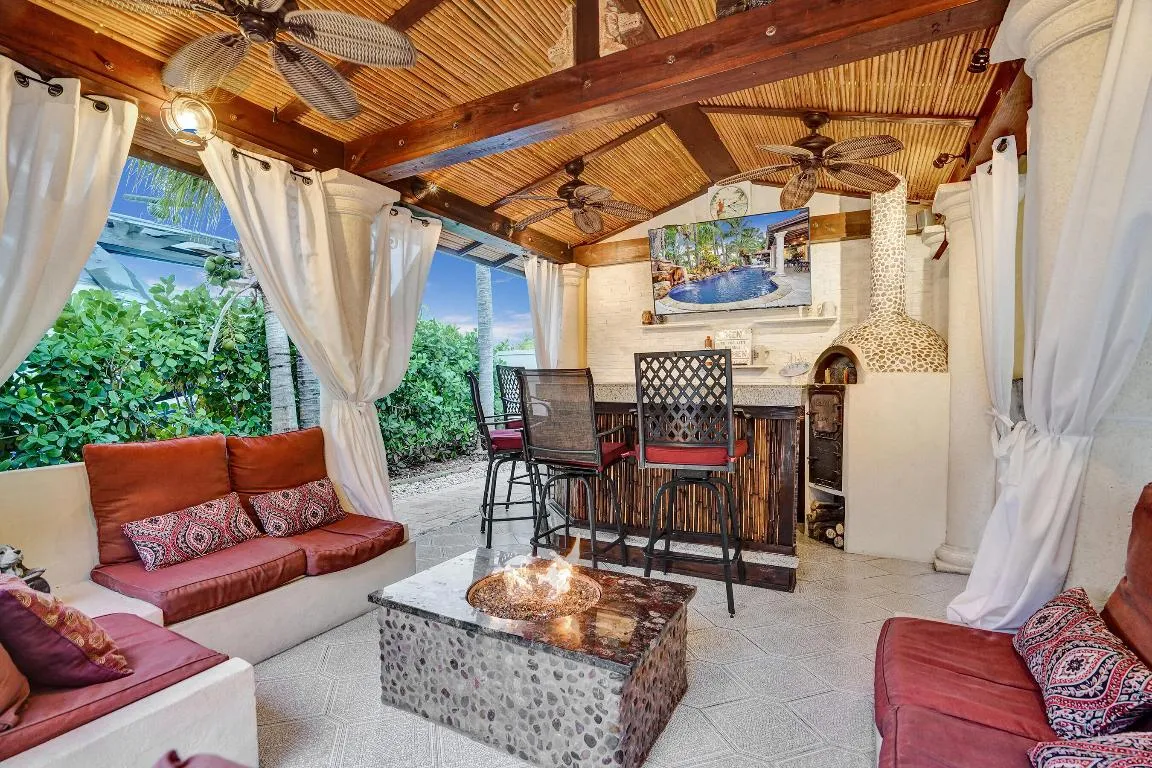 Tiki Bar