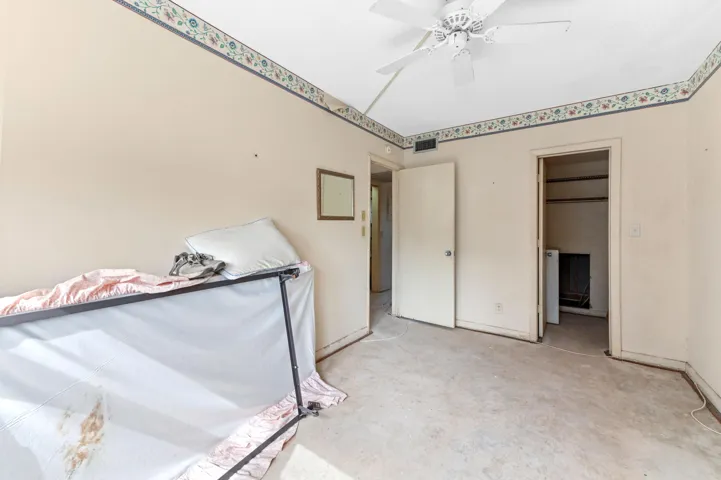 17 Bedroom 02