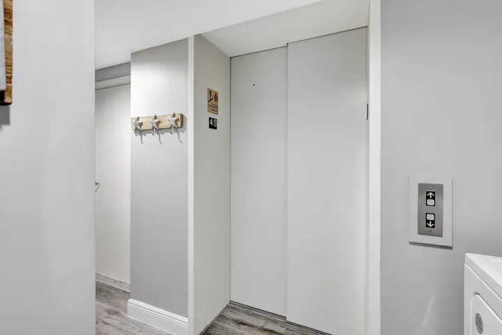 LAUNDRY / SERVICE ELEVATOR