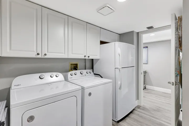 LAUNDRY / SERVICE ELEVATOR