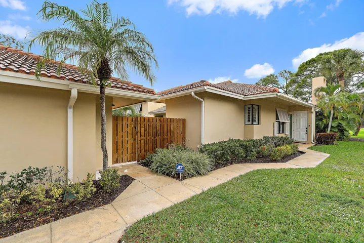 015-150OldMeadowWay-PalmBeachGardens-SMA