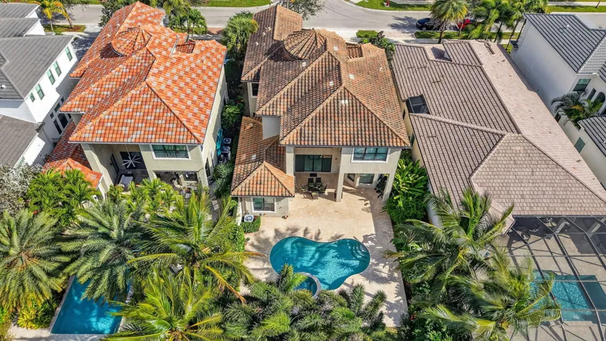 HOUSE HAS PREMIER LOCATION-FIRST COMMUNITY ON THE LEFT