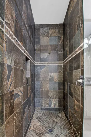 BEAUTIFUL SHOWER WITH UPGRADES