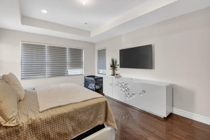 SPACIOUS WITH 2 WALK IN CLOSETS