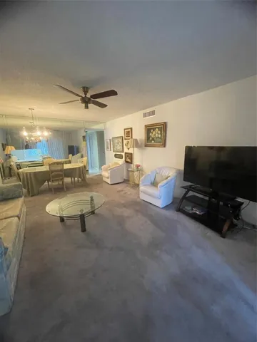 Living/dining room