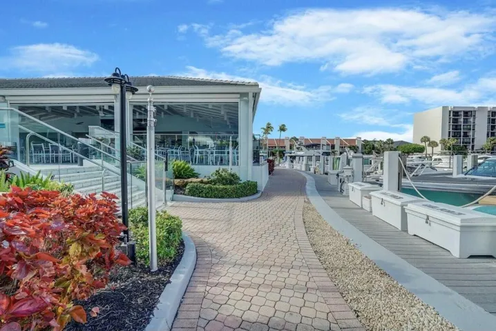 Chickee Bar Entrance-Marina Side