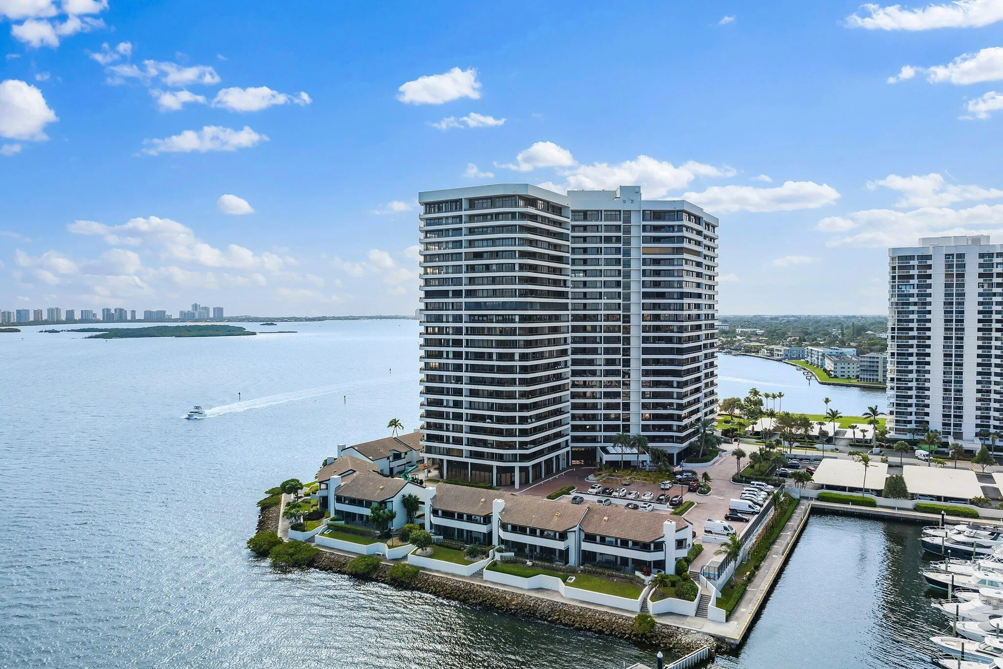 100 Lakeshore Drive #457