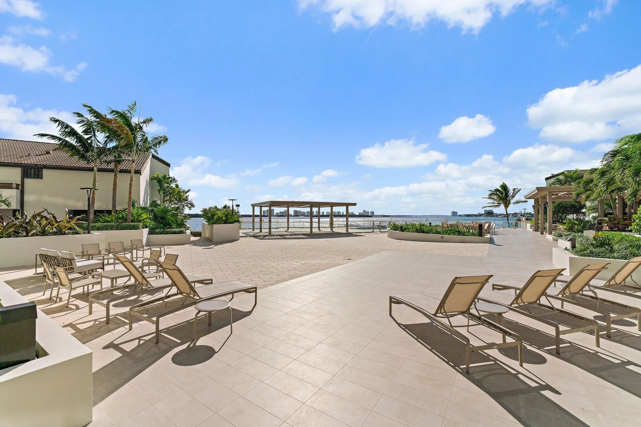 100 Lakeshore Drive #457