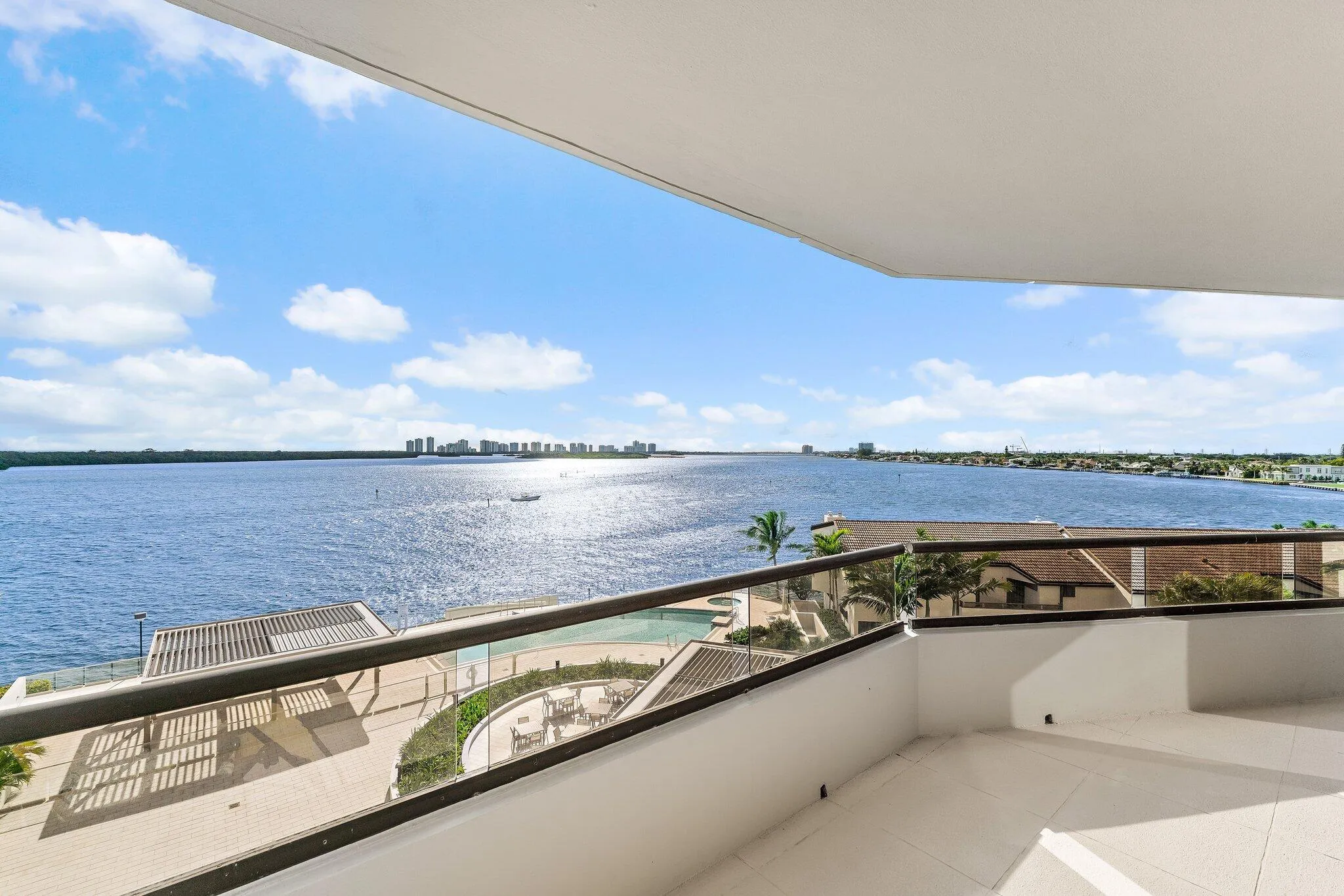 100 Lakeshore Drive #457