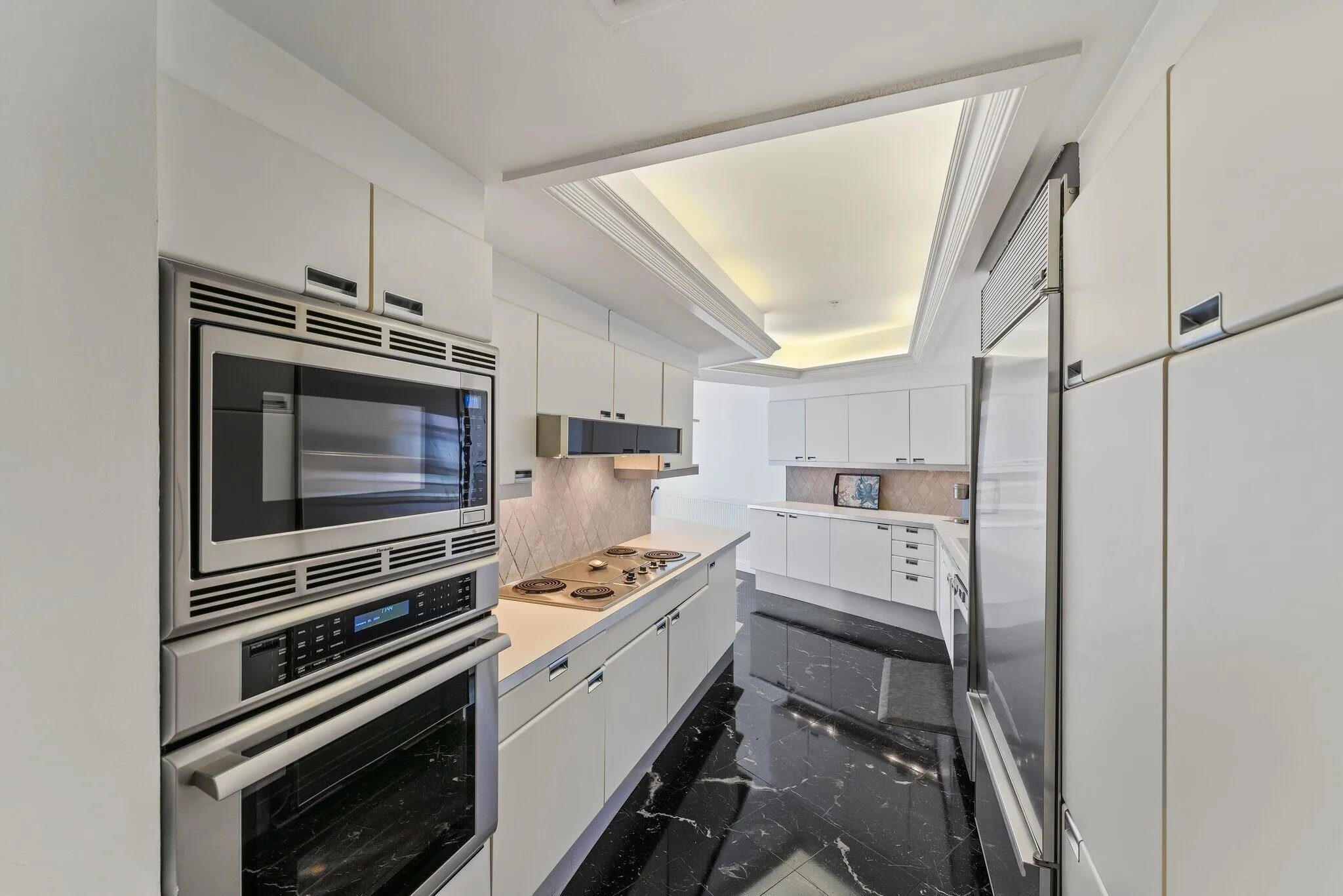 100 Lakeshore Drive #457