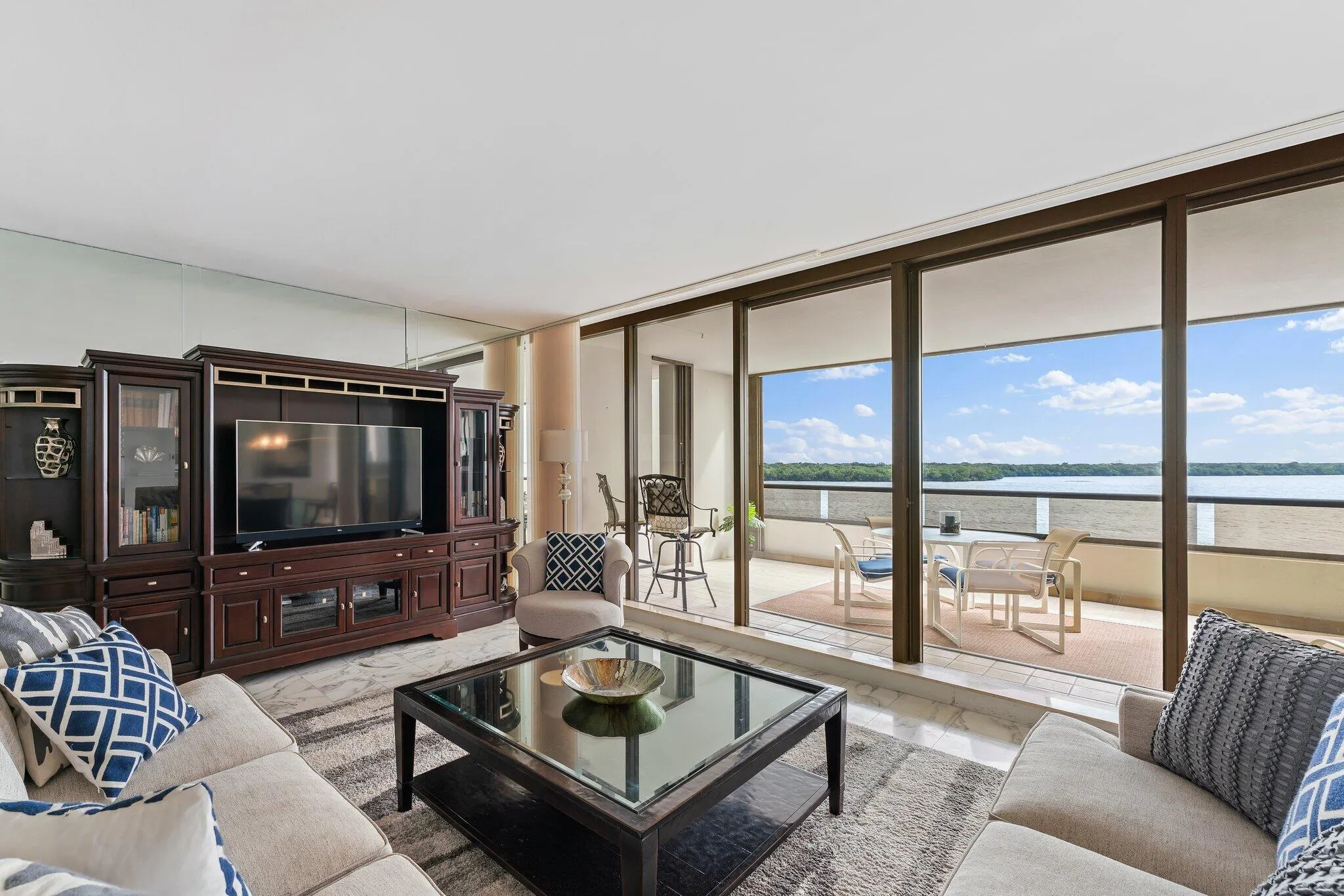 100 Lakeshore Drive #457
