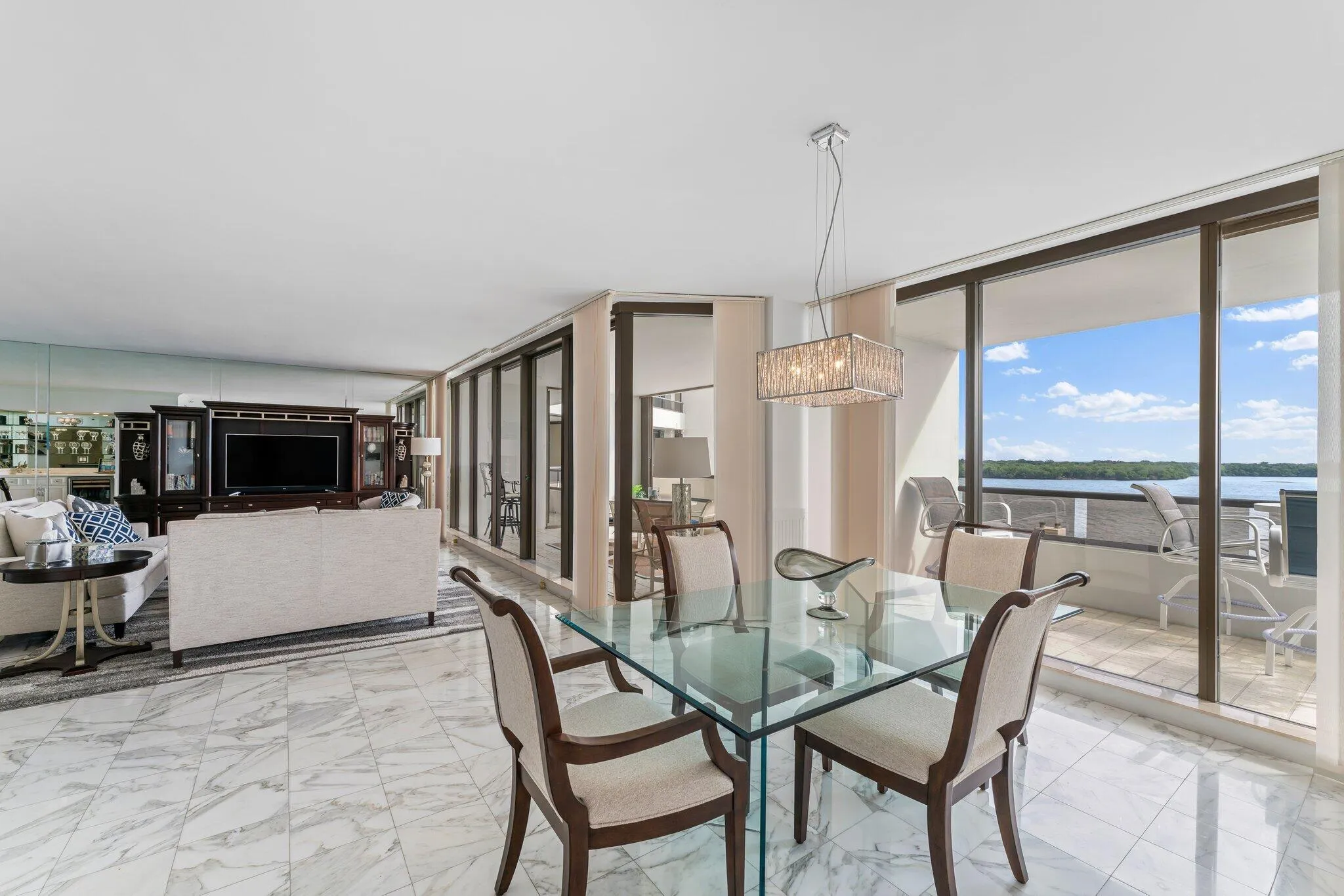 100 Lakeshore Drive #457