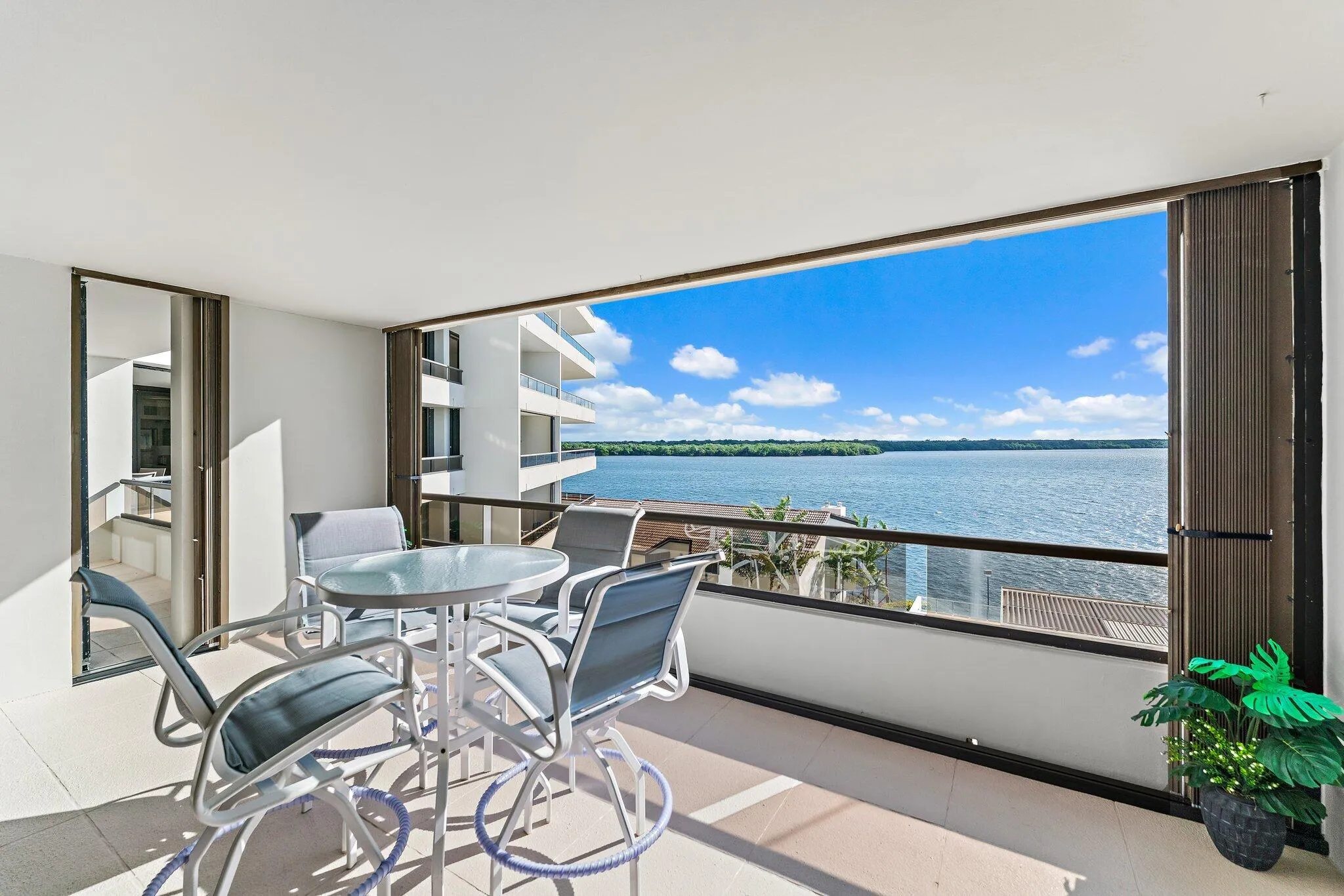 100 Lakeshore Drive #457