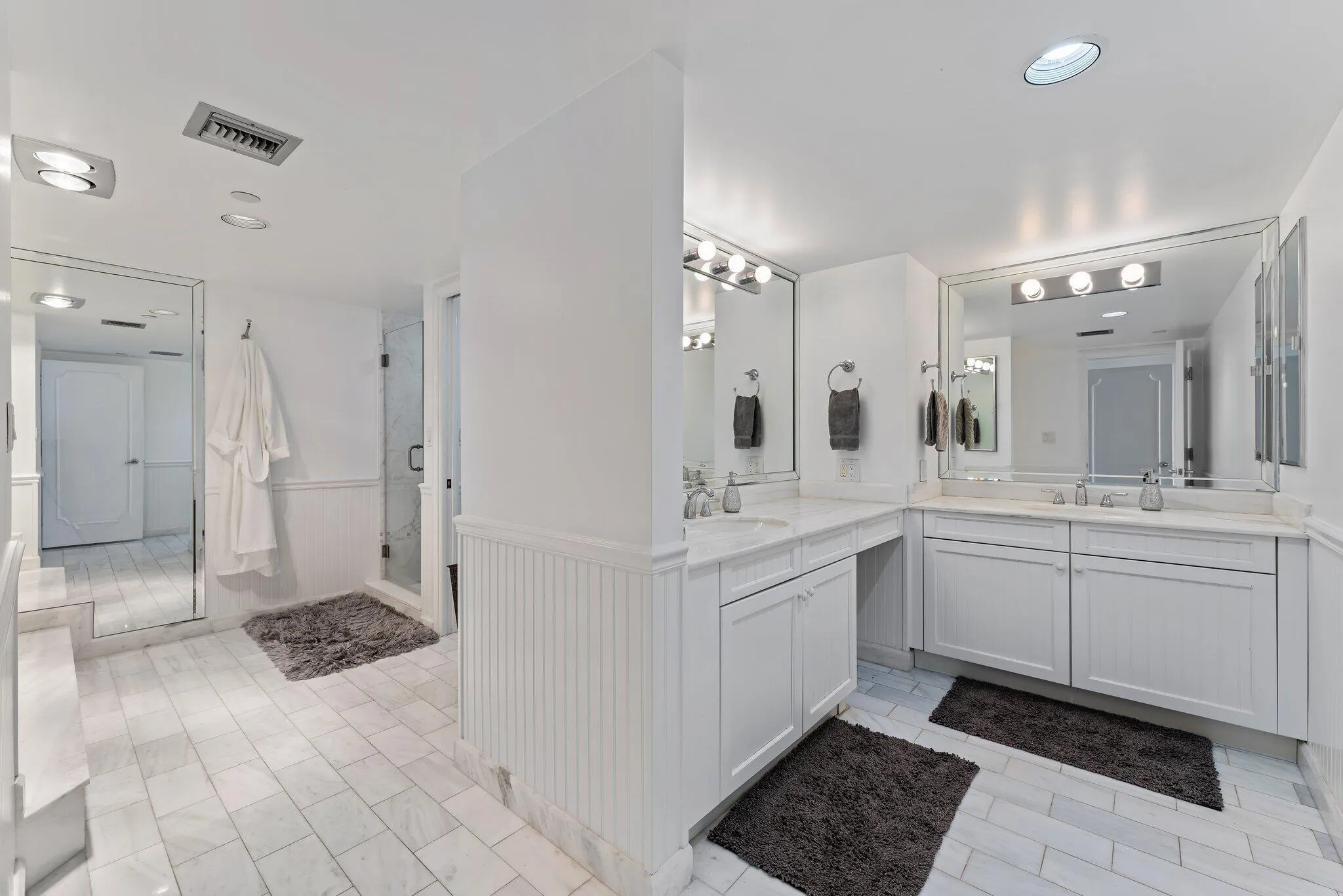 100 Lakeshore Drive #457
