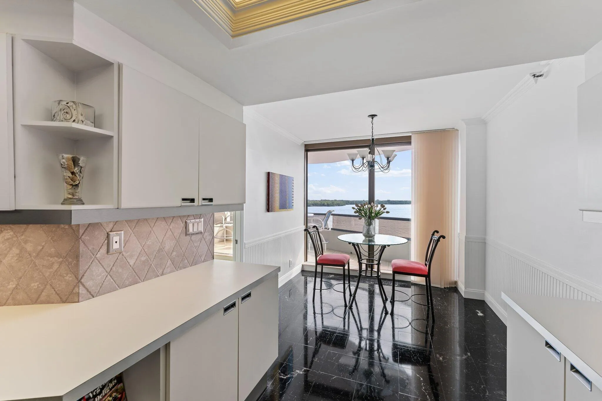 100 Lakeshore Drive #457