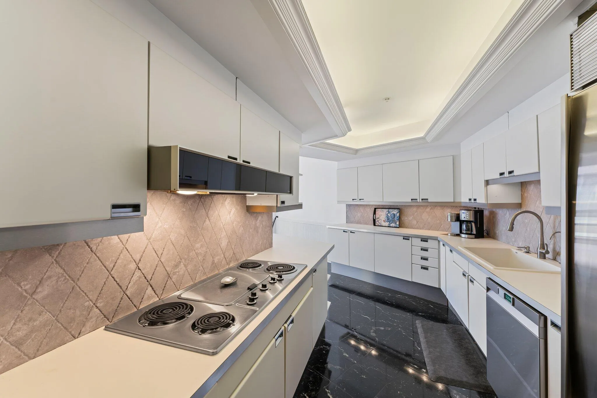 100 Lakeshore Drive #457