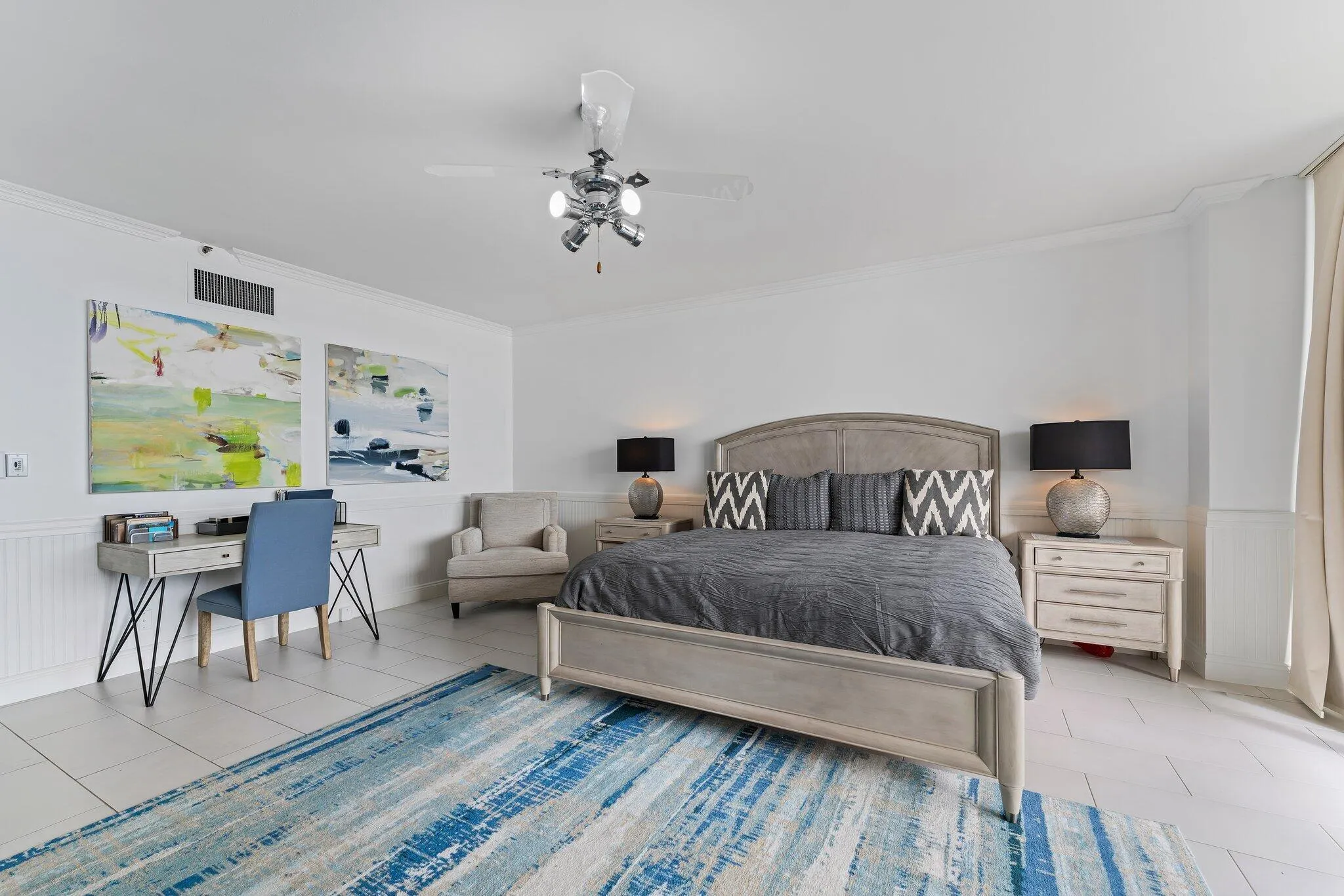 100 Lakeshore Drive #457