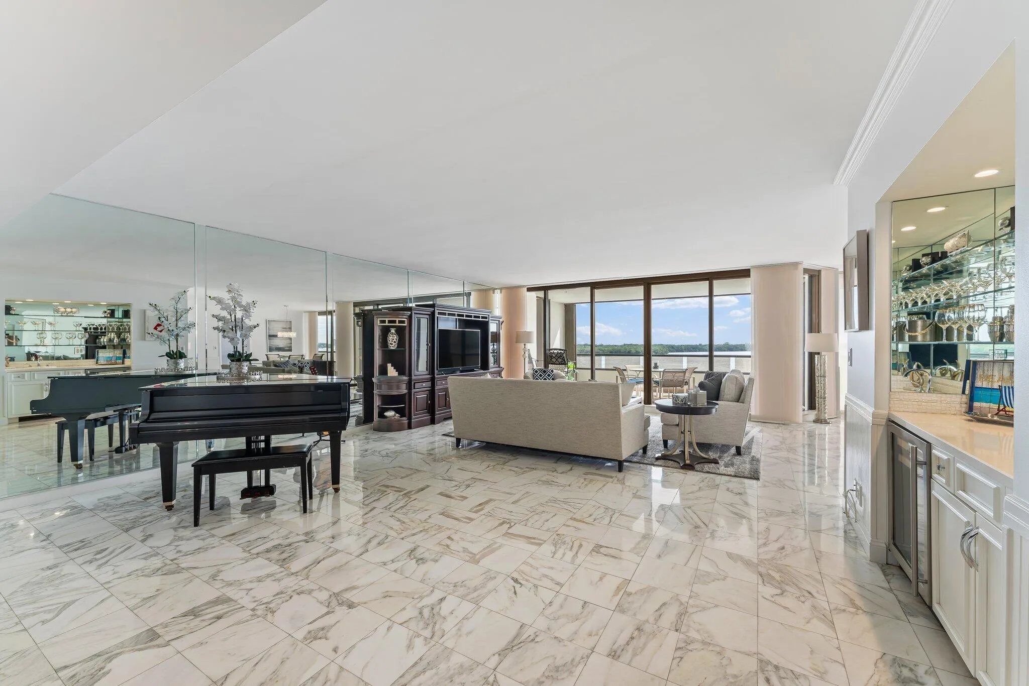100 Lakeshore Drive #457