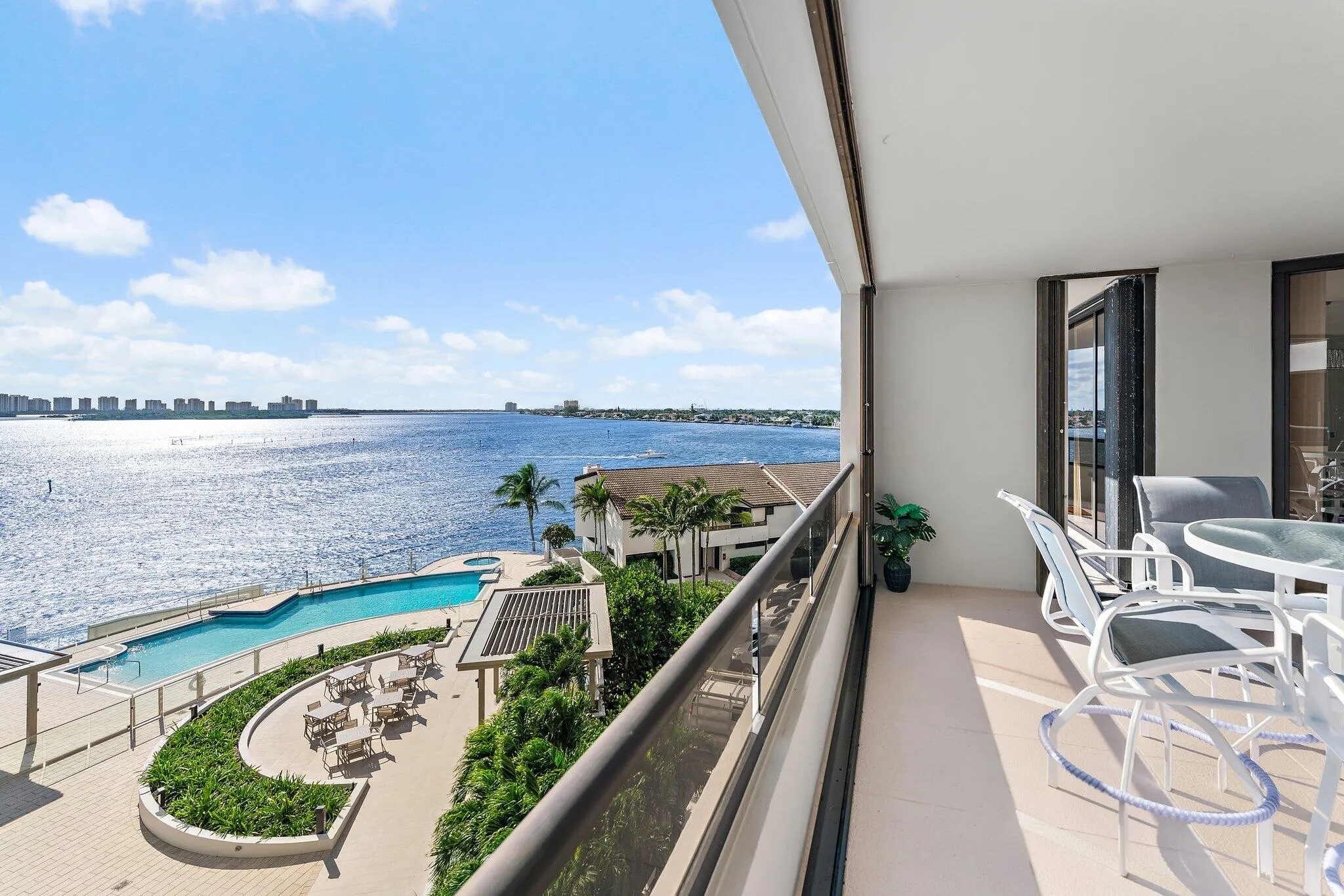 100 Lakeshore Drive #457