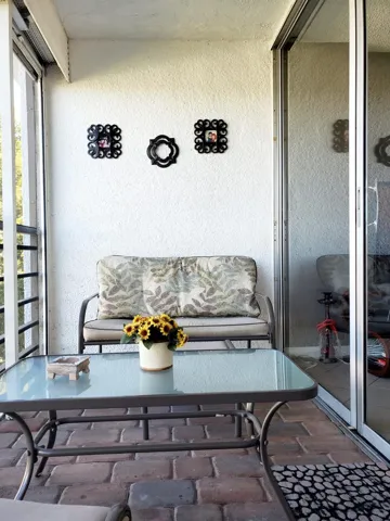 Screened balcony