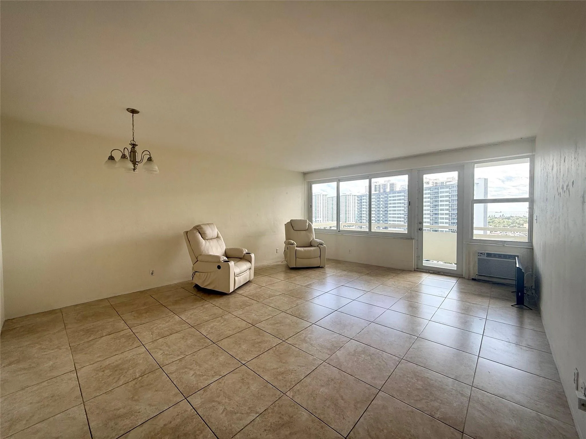 Dining / Living​​‌​​​​‌​​‌‌​‌‌​​​‌‌​‌​‌​‌​​​‌​​ Room