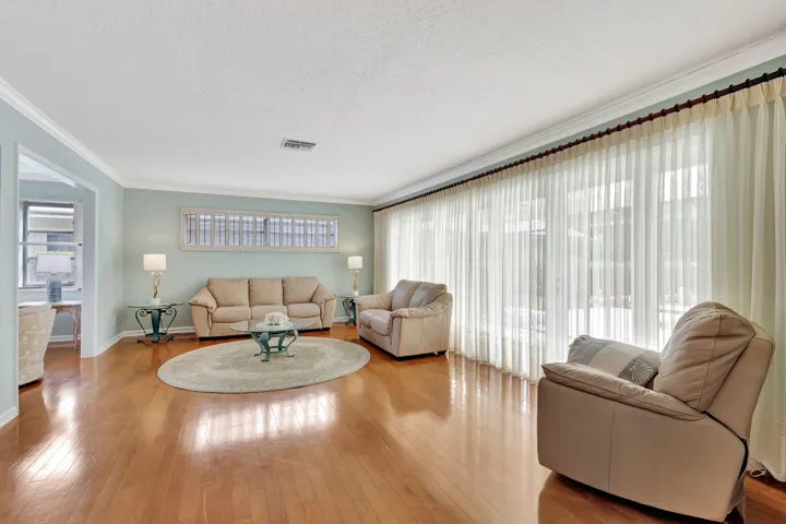 6-web-or-mls-1141Pine__51