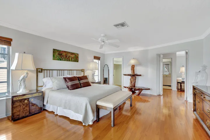 25-web-or-mls-1141Pine__221
