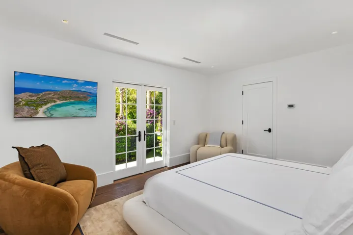 GH Bed 1 TV