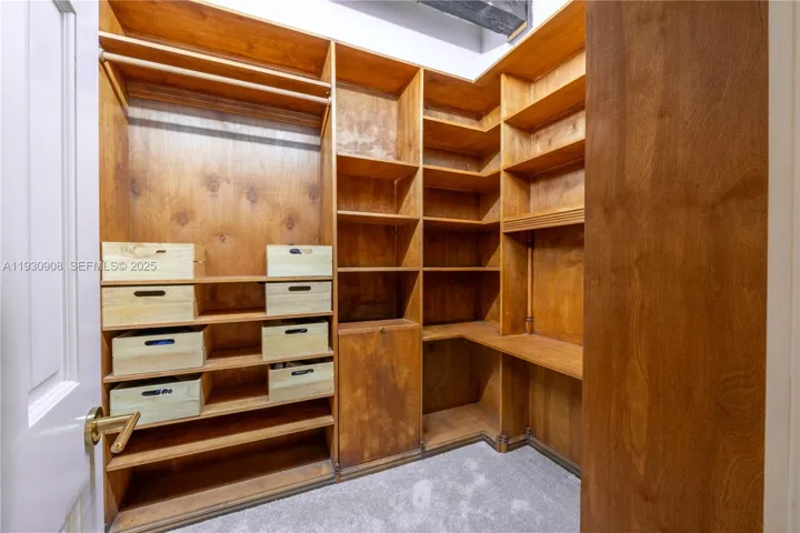 Walking closet