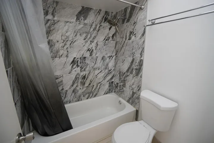 Prrimary Bath Tub-Shower