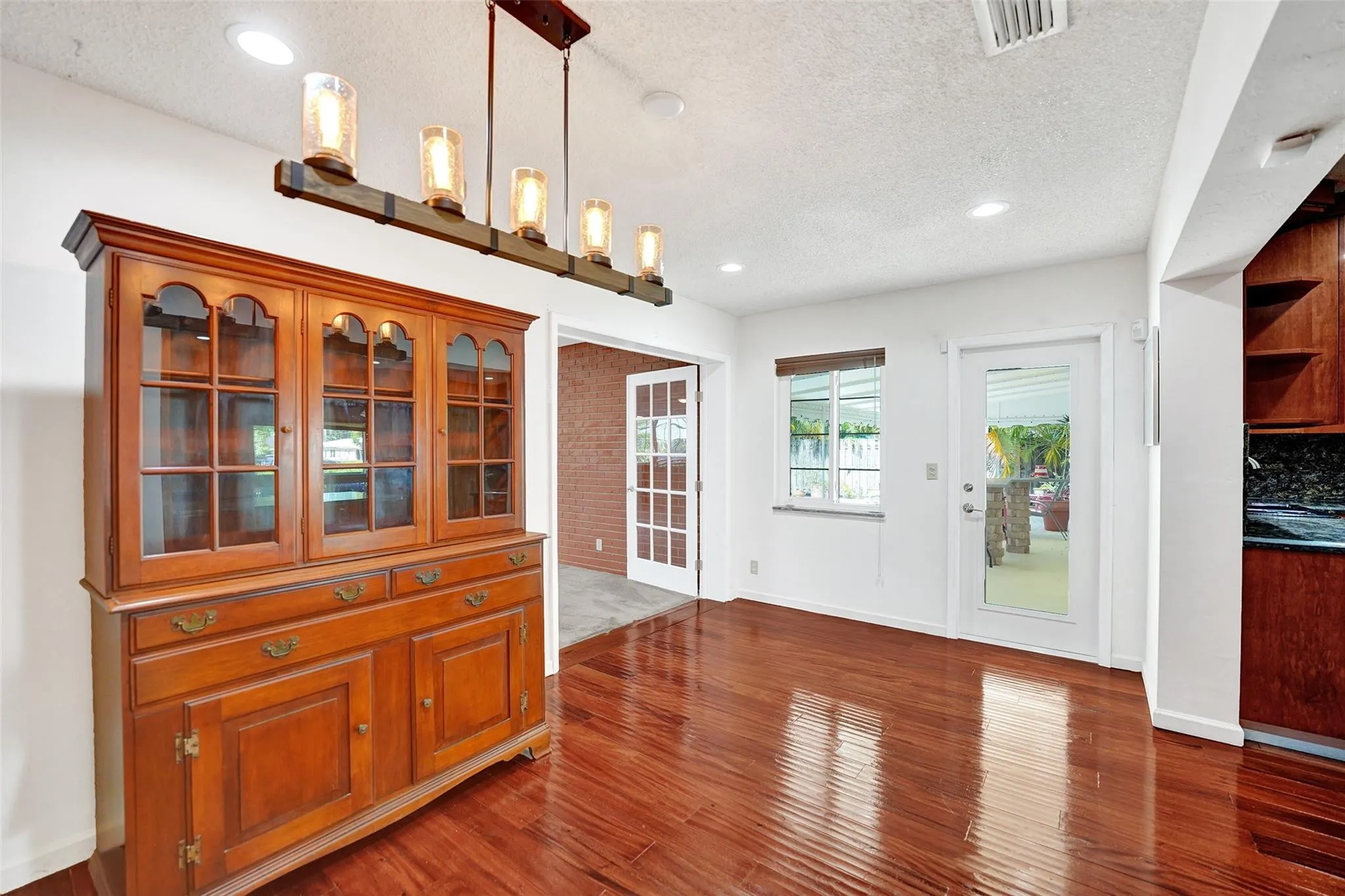 Dining room.