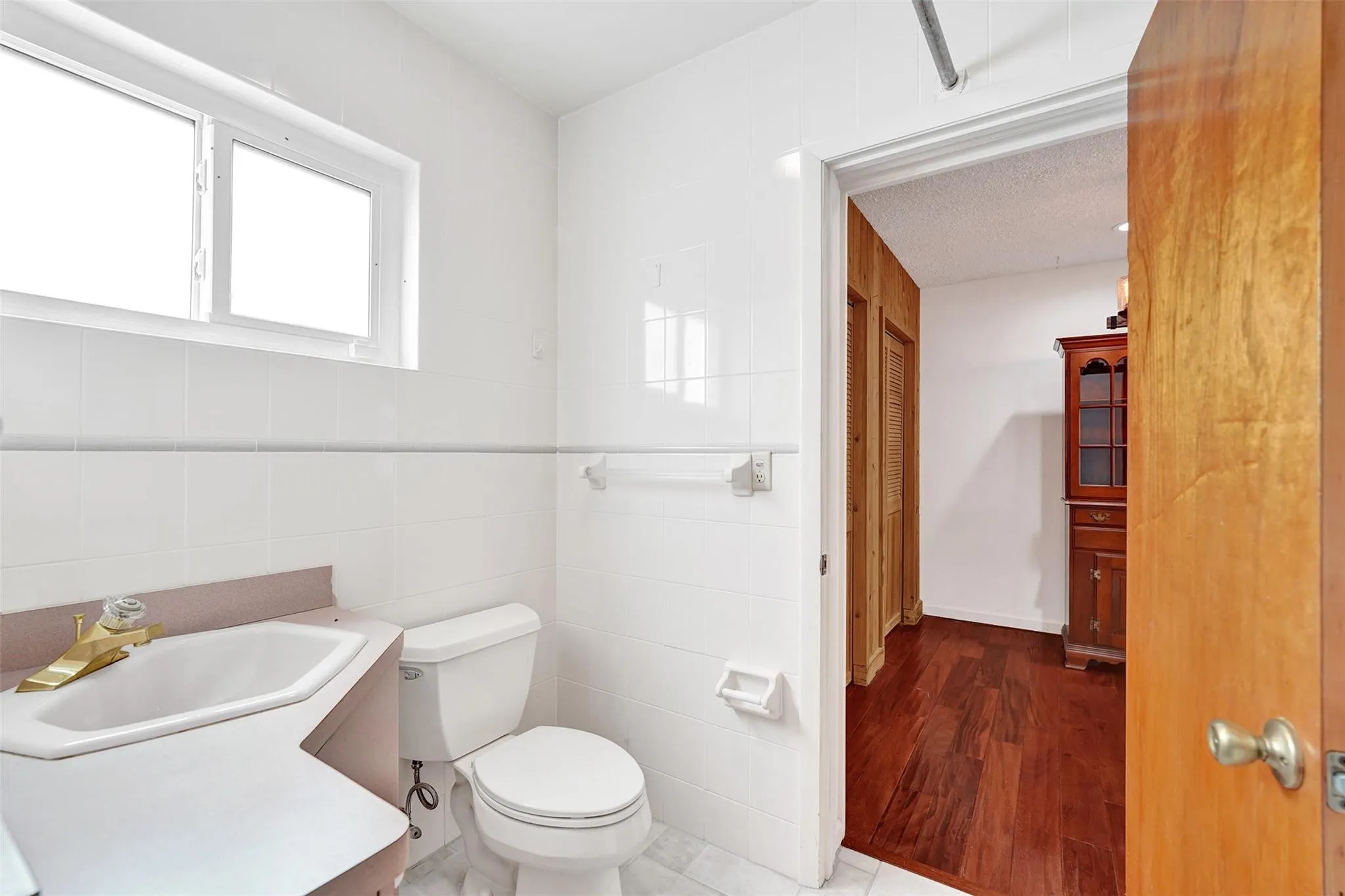 Second bathroom.